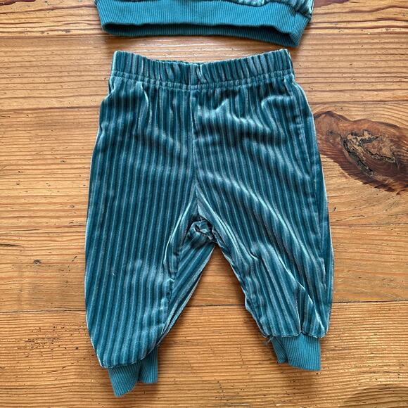 Tahari green velvet ribbed ruffle long sleeve pant set SIZE 0-3M - Picture 3 of 4